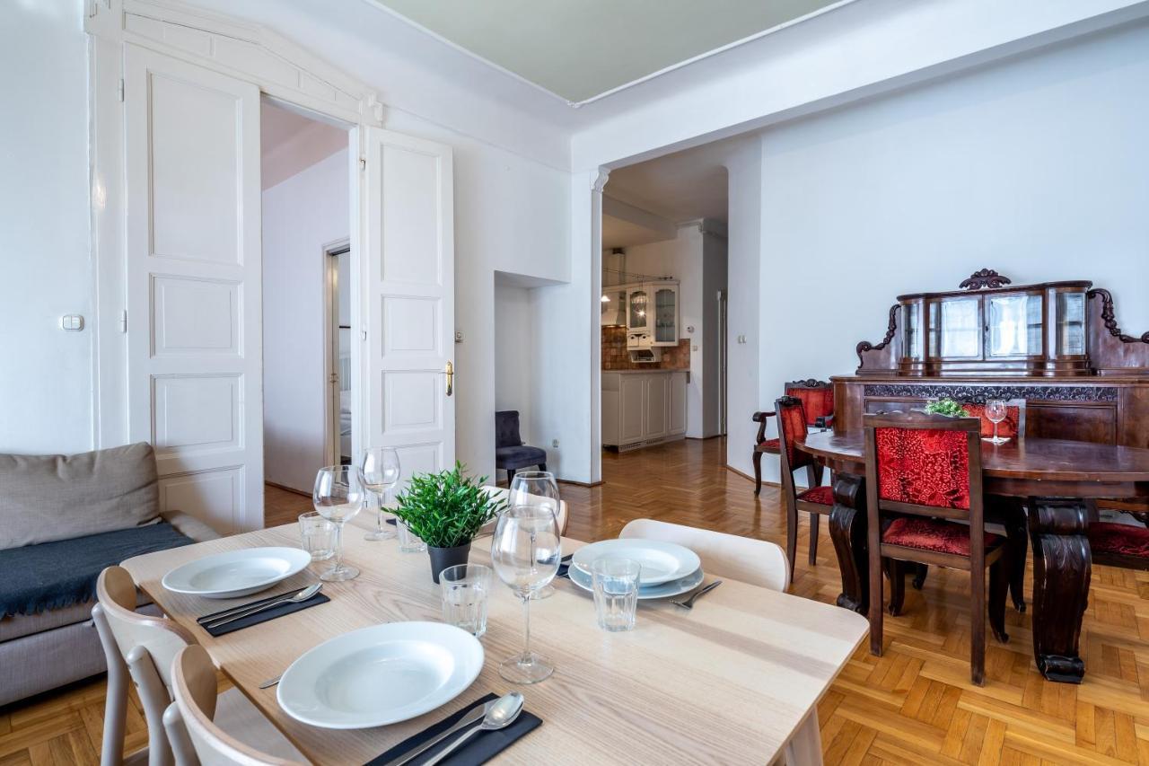 Huge Apartment In The City Center Будапеща Екстериор снимка