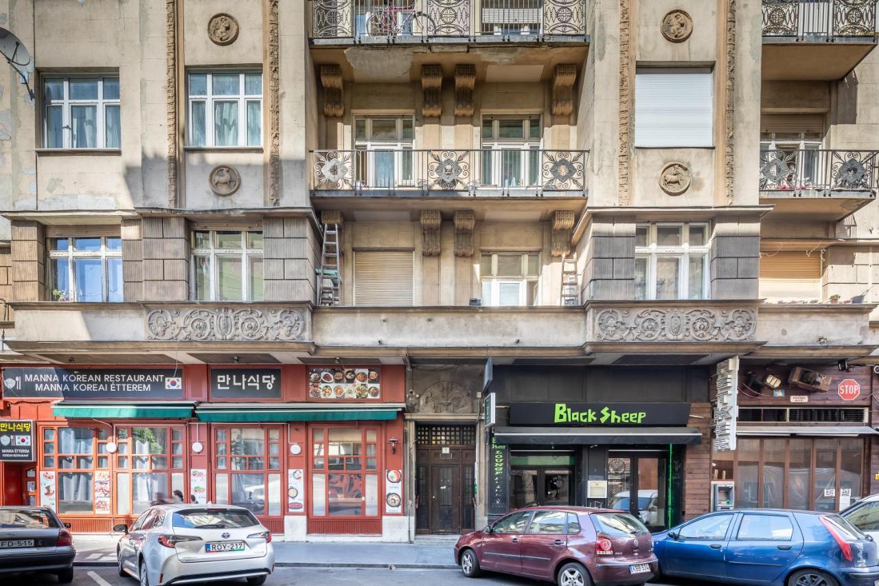 Huge Apartment In The City Center Будапеща Екстериор снимка