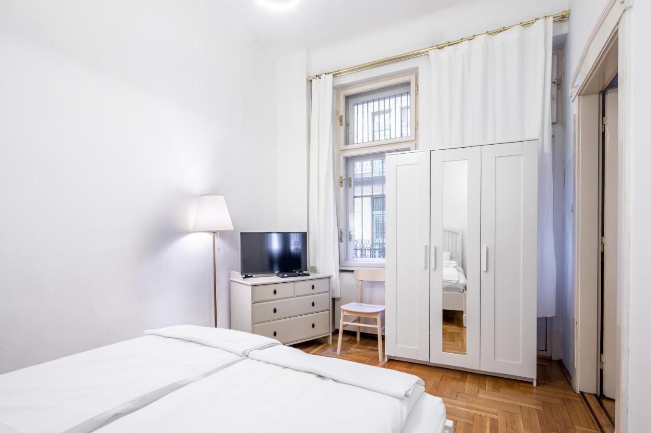 Huge Apartment In The City Center Будапеща Екстериор снимка