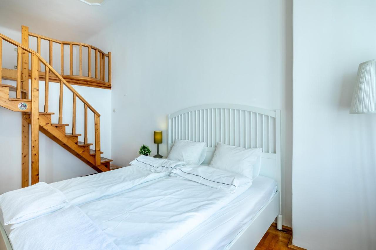 Huge Apartment In The City Center Будапеща Екстериор снимка