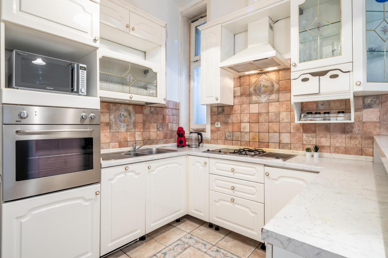 Huge Apartment In The City Center Будапеща Екстериор снимка