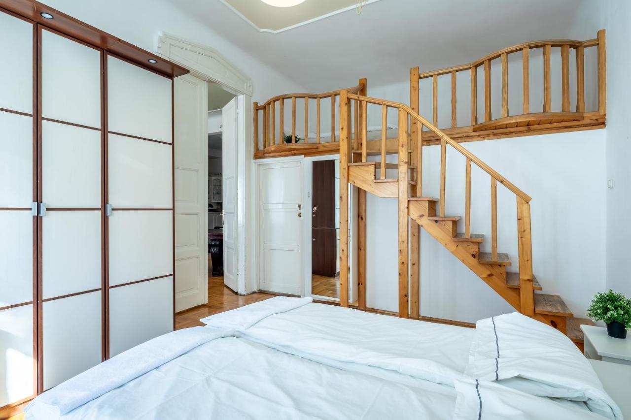 Huge Apartment In The City Center Будапеща Екстериор снимка
